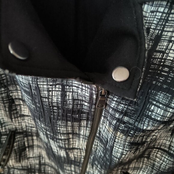 Black and White Motto Jacket - Picture 6 of 7